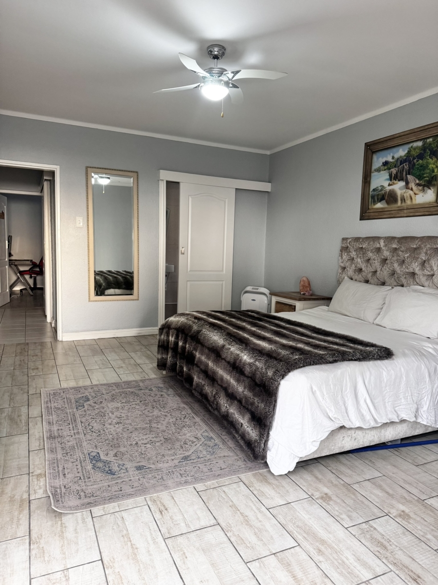 3 Bedroom Property for Sale in Sea Point Western Cape